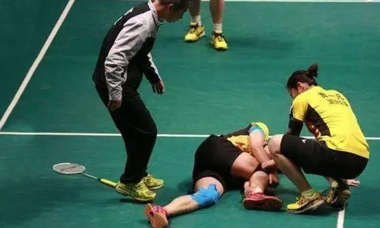 德扑位置：中小口袋对在早位的处理方式。（德州扑克早位中小口袋对子处理策略）